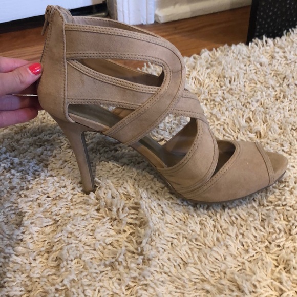 heels - Picture 2 of 4